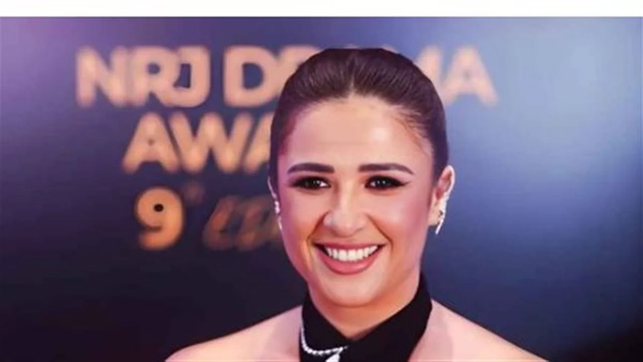 مسيرة استثنائية.. كيف تحولت ياسمين عبد العزيز إلى ماركة مسجلة في الفن المصري؟